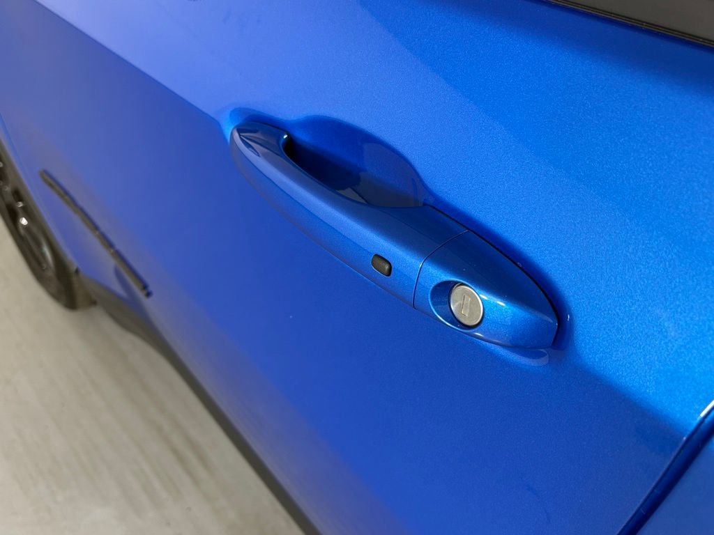 New 2026 Hydro Blue Pearl-Coat Exterior Paint Jeep Latitude image 12