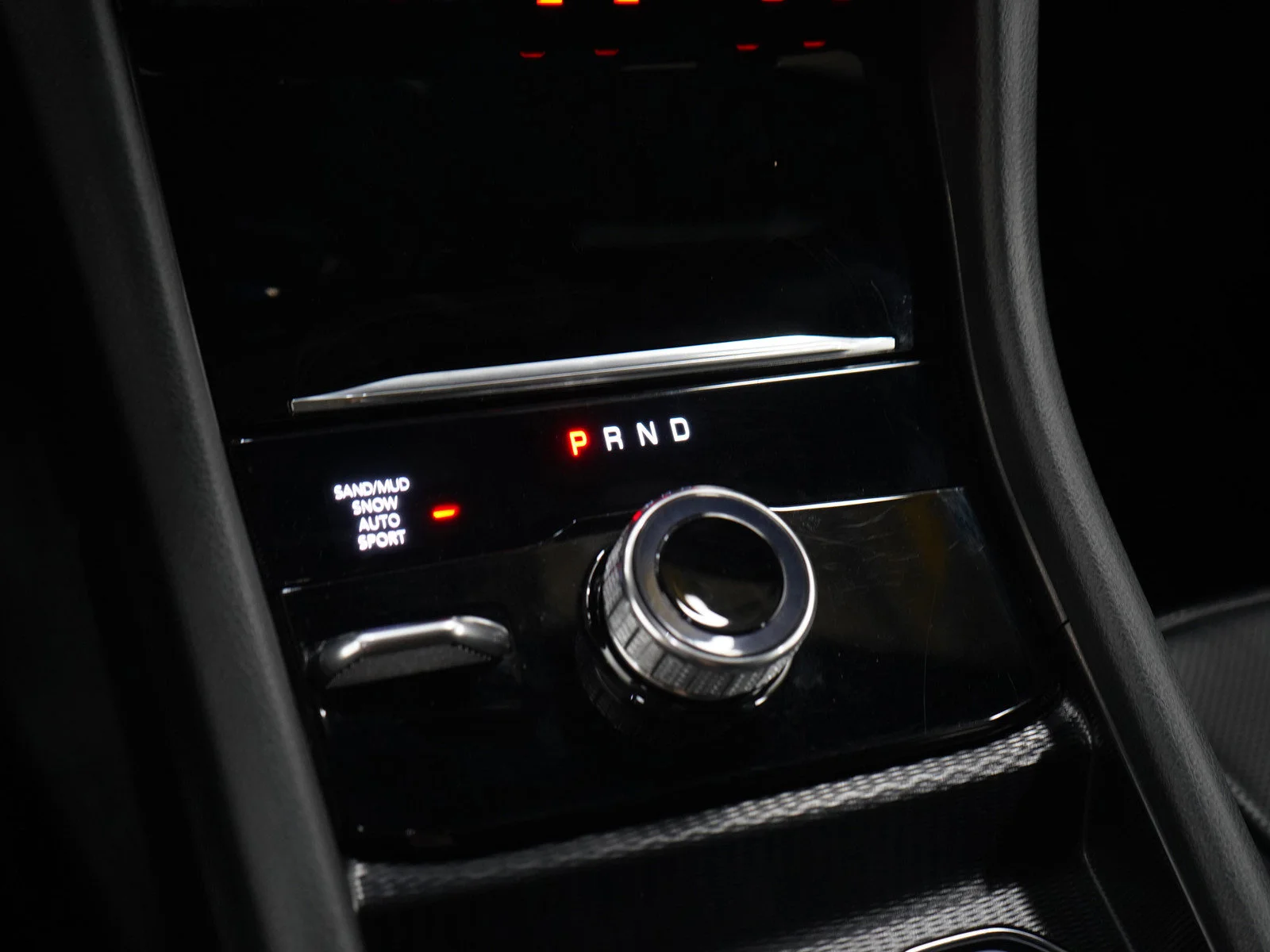 Used 2024 Diamond Black Crystal Pearlcoat Jeep Limited image 24
