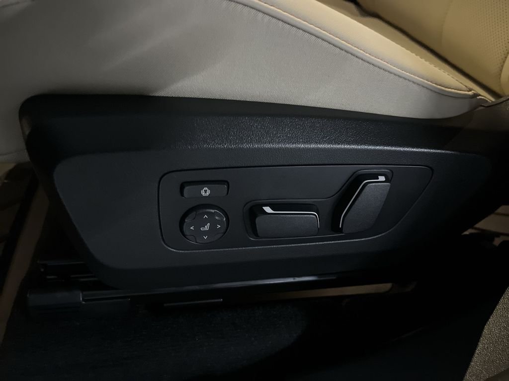 Used 2026 Dark Graphite BMW 30 xDrive image 12