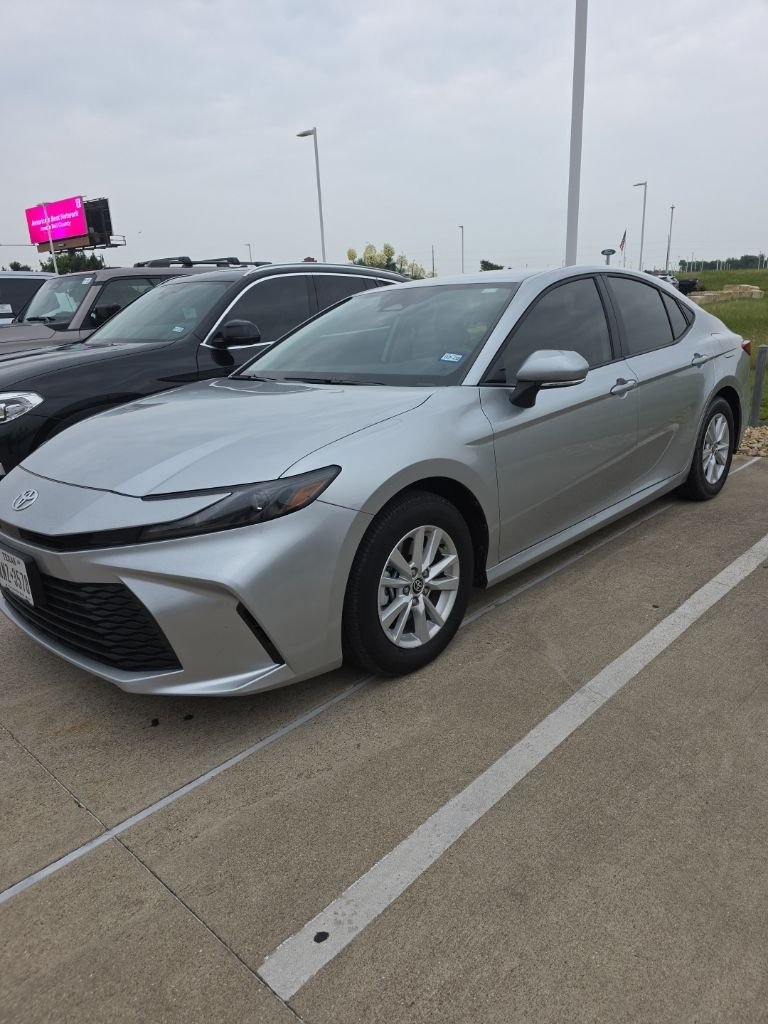 2026 Toyota Camry LE Hybrid's photo