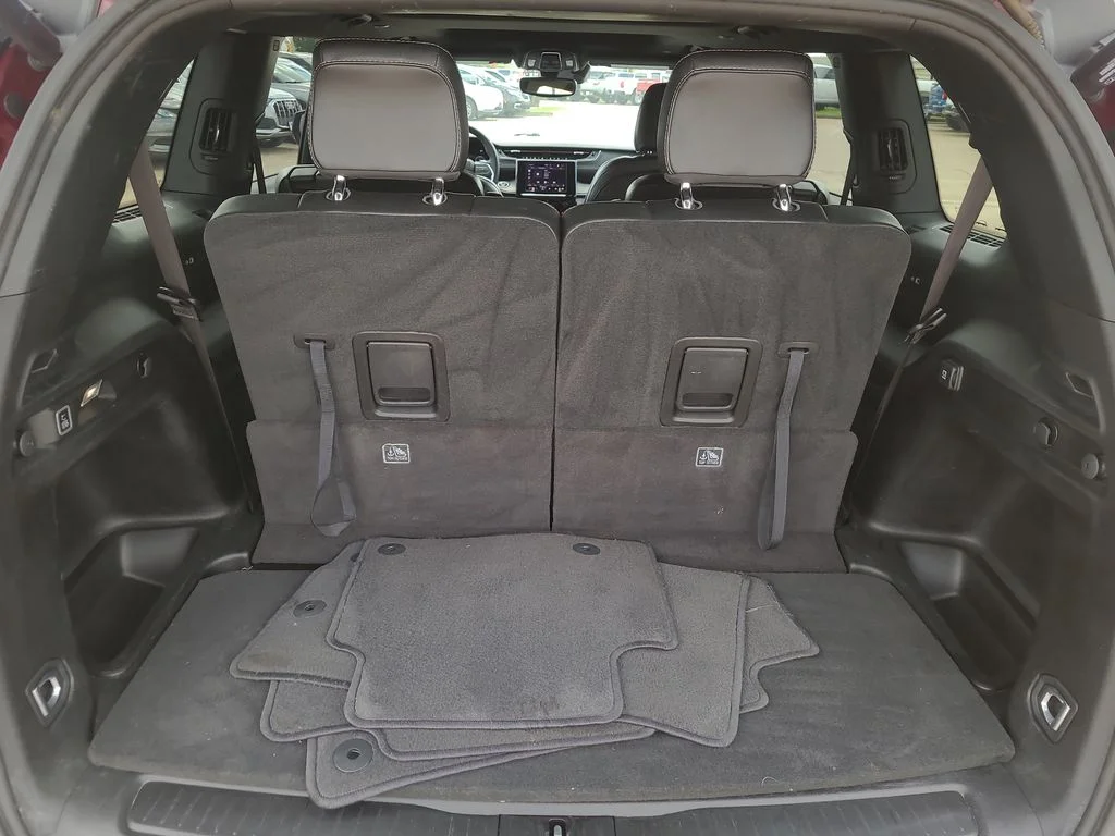 Used 2023 Red Jeep Altitude image 15