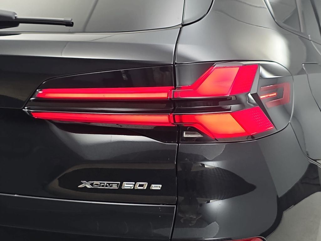 New 2026 Black Sapphire Metallic BMW xDrive50e image 33