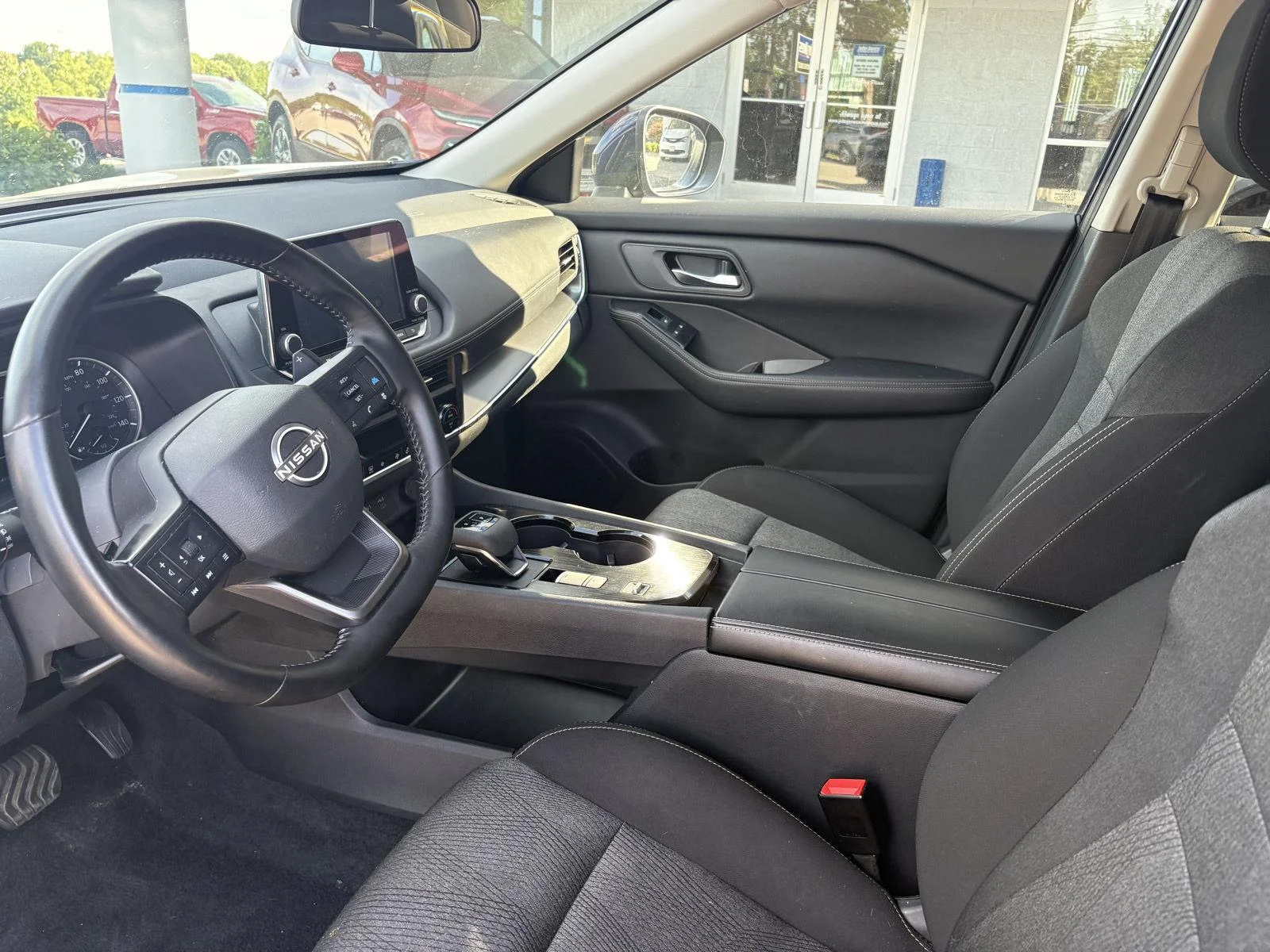 Used 2025 Deep Ocean Blue Pearl Nissan SV image 4