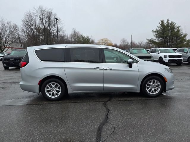 Used 2023 Silver Mist Clearcoat Chrysler LX image 9
