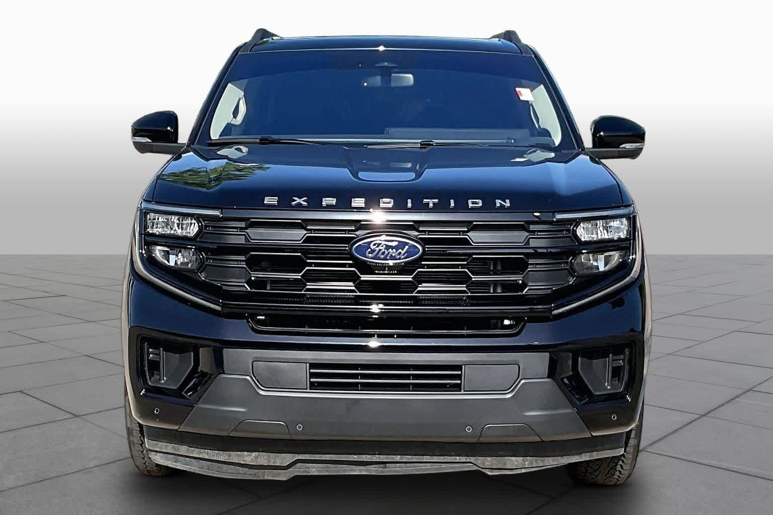 Used 2025 Agate Black Metallic Ford Active image 4