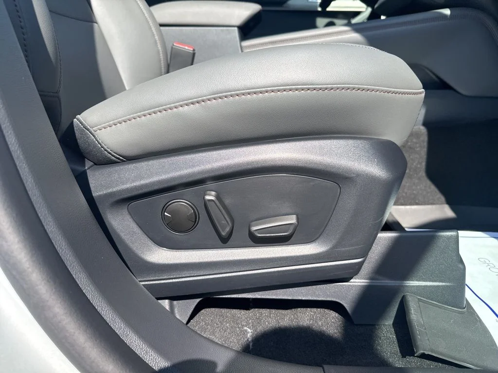 New 2026 Space White Metallic Ford Active image 15