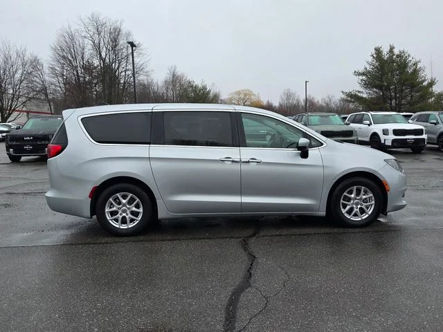 Used 2023 Silver Mist Clearcoat Chrysler LX image 9