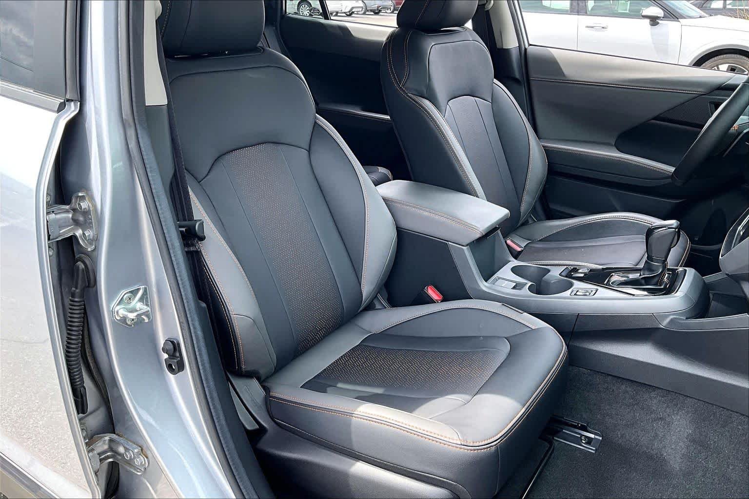 Used 2025 Ice Silver Metallic Subaru Limited image 9