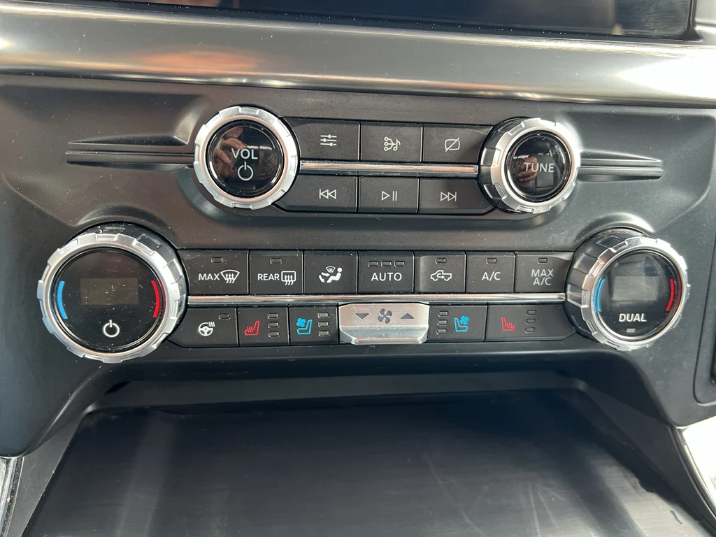 Used 2021 Gray Metallic Ford LARIAT image 18