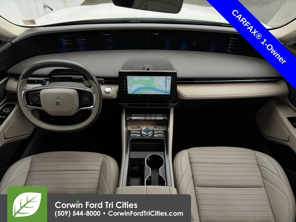 Used 2024 White Platinum Tri-Coat Metallic Lincoln Reserve image 17
