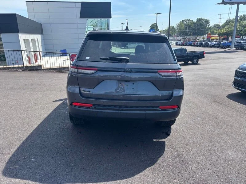 Used 2023 Gray Jeep Altitude X image 7