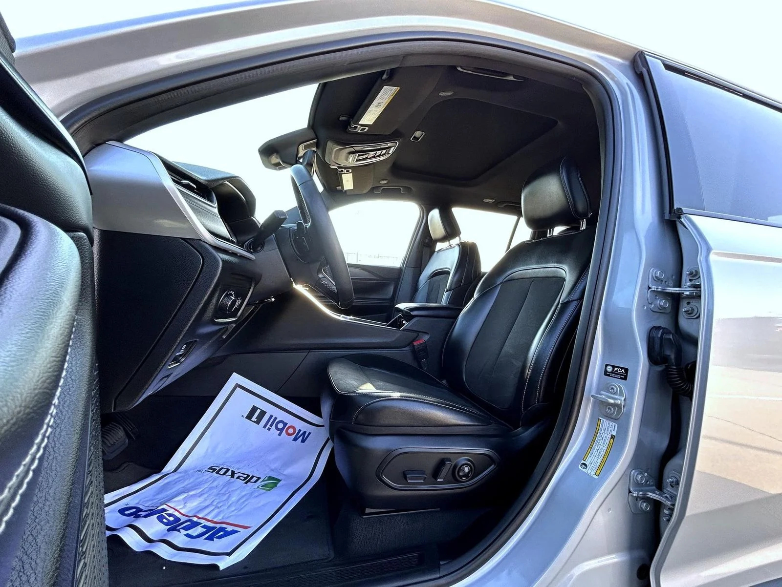 Used 2023 Silver Jeep Altitude X image 10