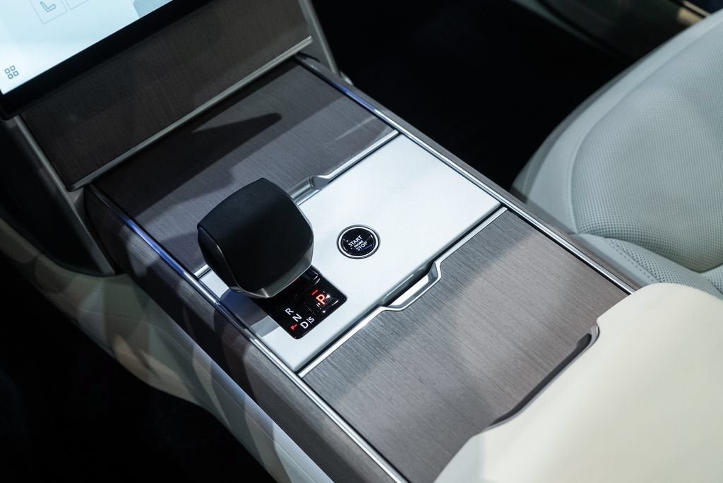 Used 2025 Fuji White Land Rover SE image 26