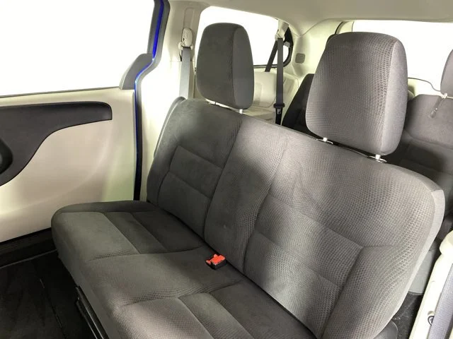 Used 2018 Blue Dodge SE image 29
