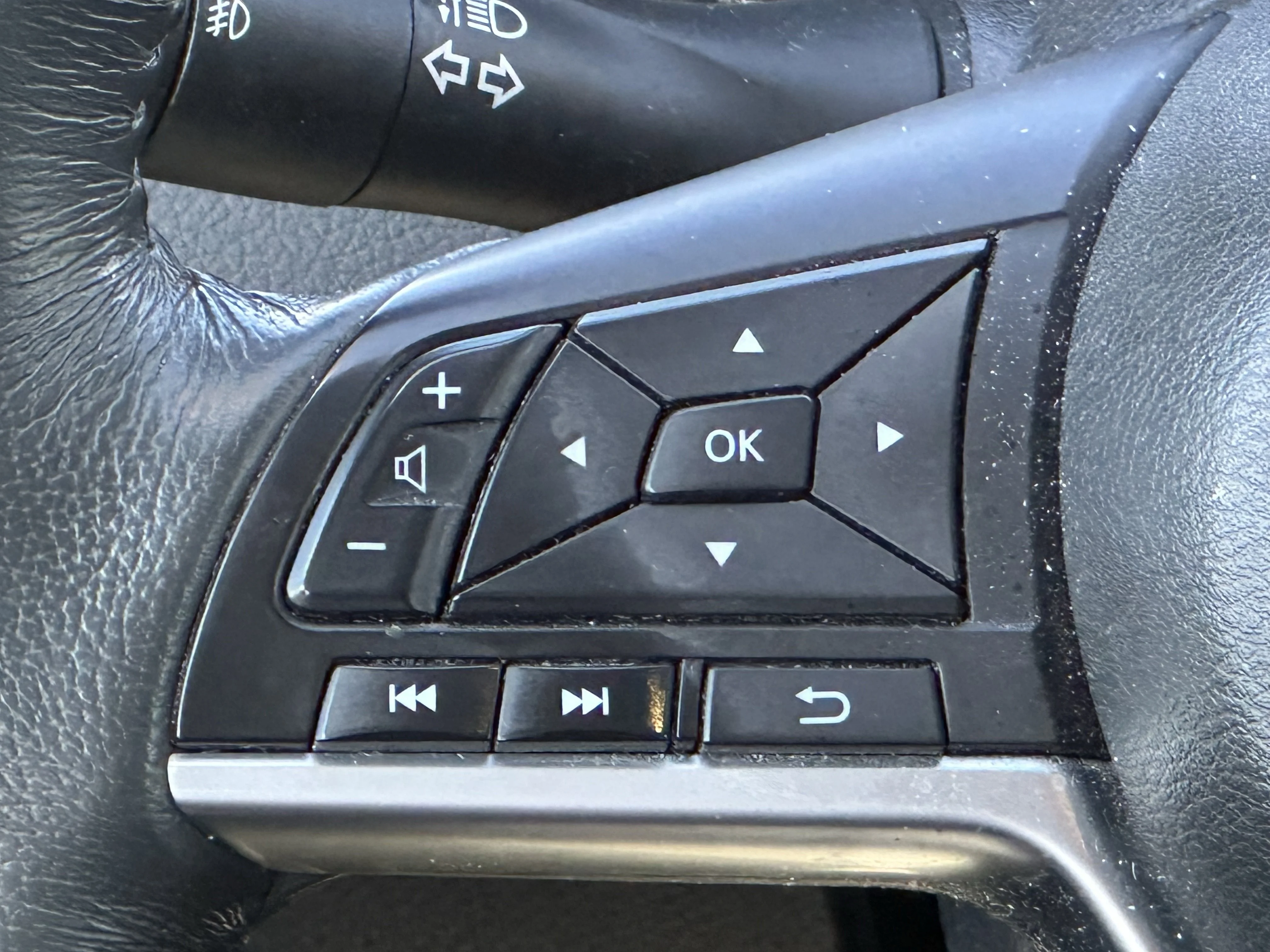 Used 2017 Gray Nissan S image 12