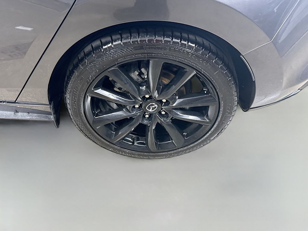 Used 2021 Machine Gray Metallic Mazda Premium image 9