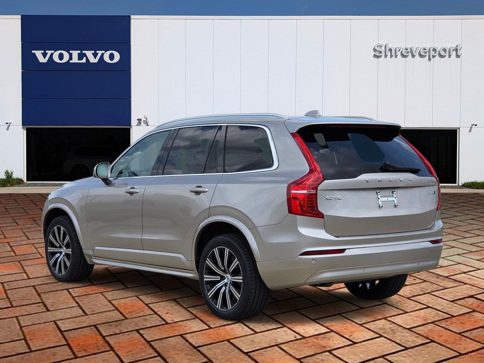 Used 2023 Bright Dusk Metallic Volvo Core image 5