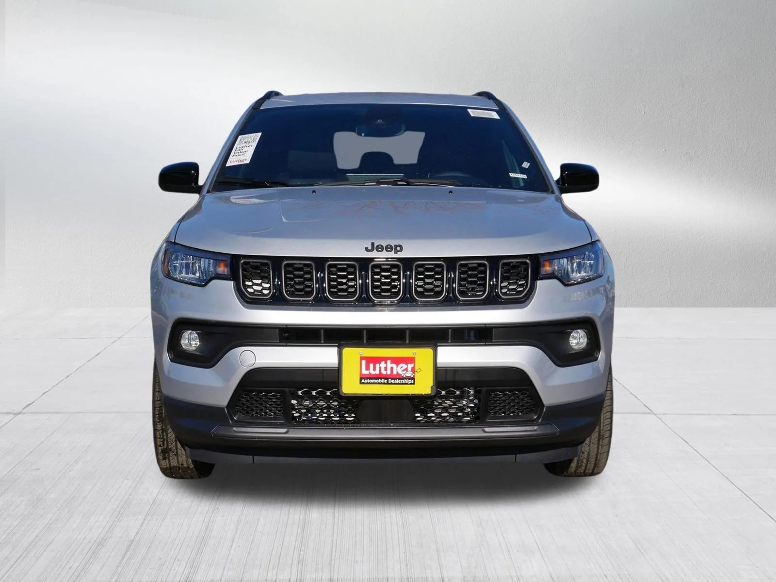 New 2026 Silver Zynith Metallic Clear-Coat Exterior Paint Jeep Latitude Altitude image 2