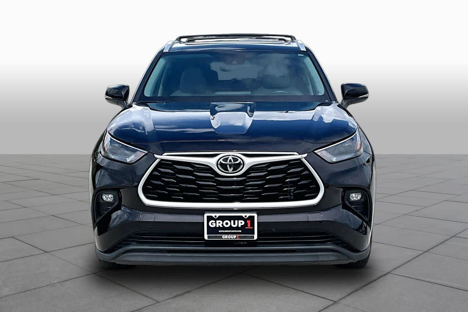 Used 2022 Opulent Amber Toyota XLE image 7