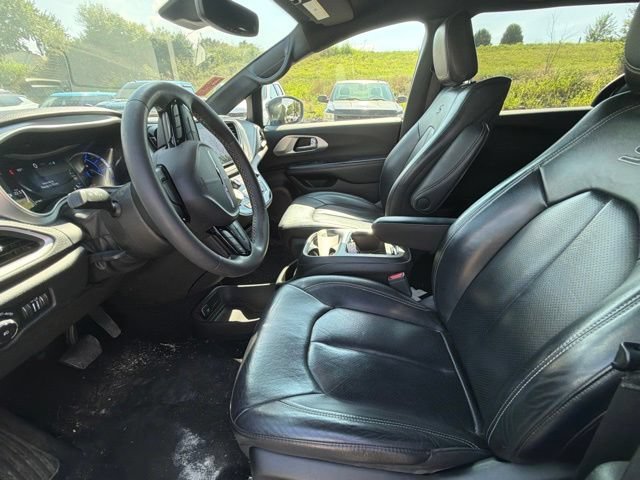 Used 2022 Gray Chrysler Hybrid Touring L image 9