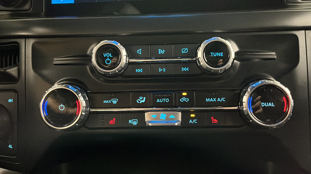 Used 2024 Agate Black Metallic Ford XLT image 17