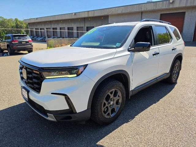 2023 Honda Pilot TrailSport AWD's photo