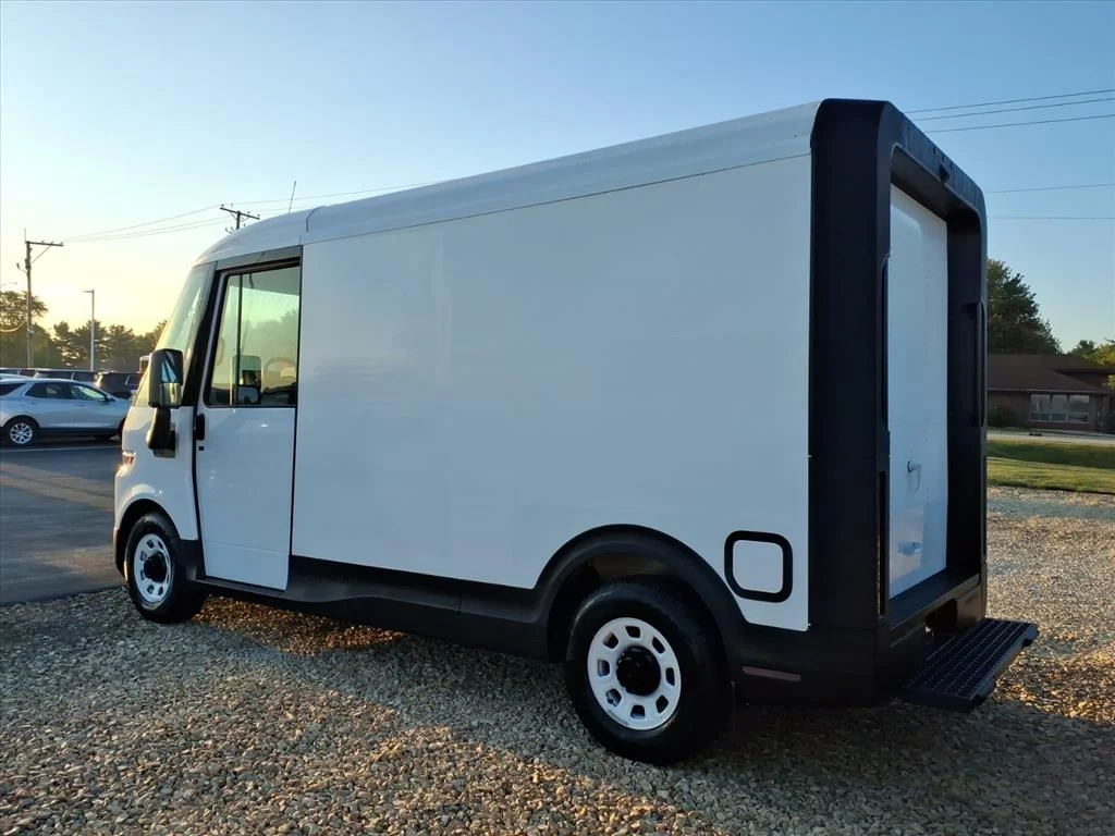 New 2026 Oyster White Chevrolet EJY image 3