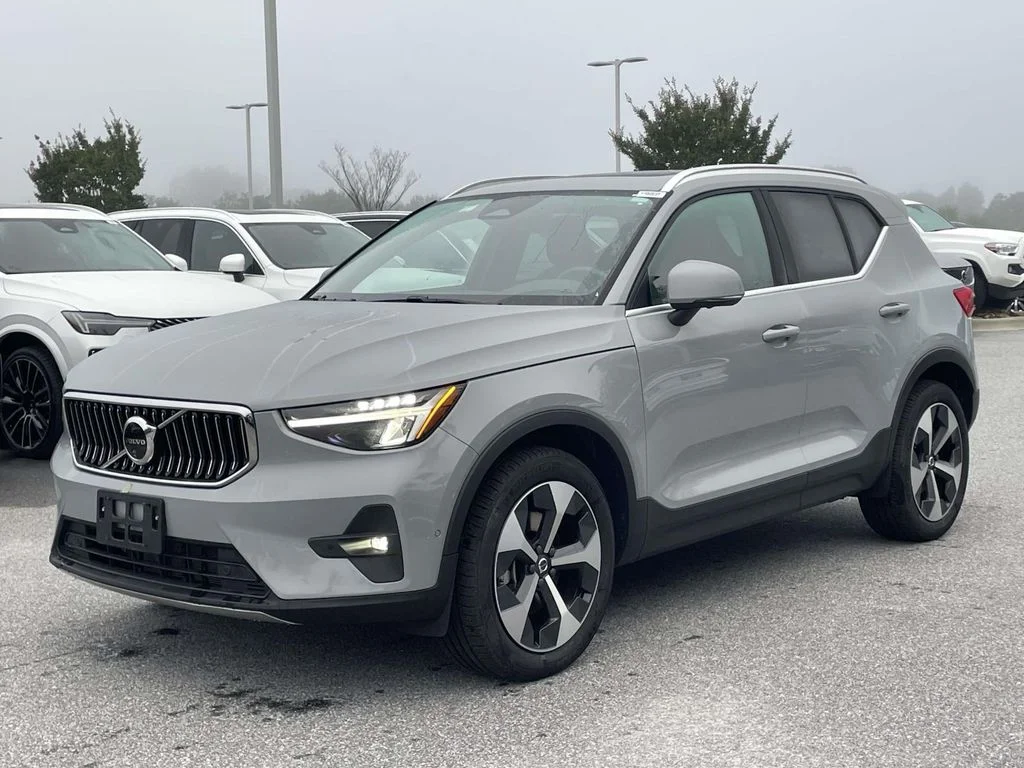 Certified Used 2025 Vapour Grey Volvo Plus image 24