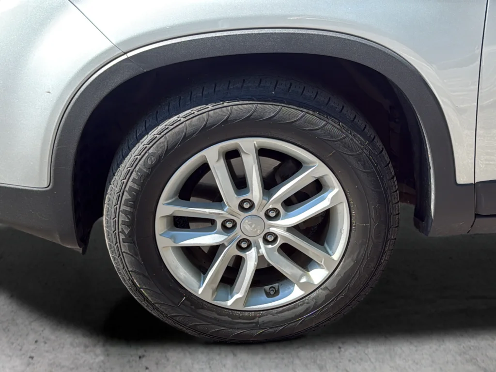 Used 2014 Silver Kia LX image 9