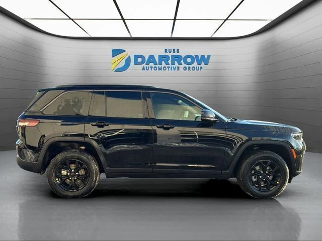 New 2026 Diamond Black Crystal Pearl-Coat Exterior Paint Jeep Laredo image 7