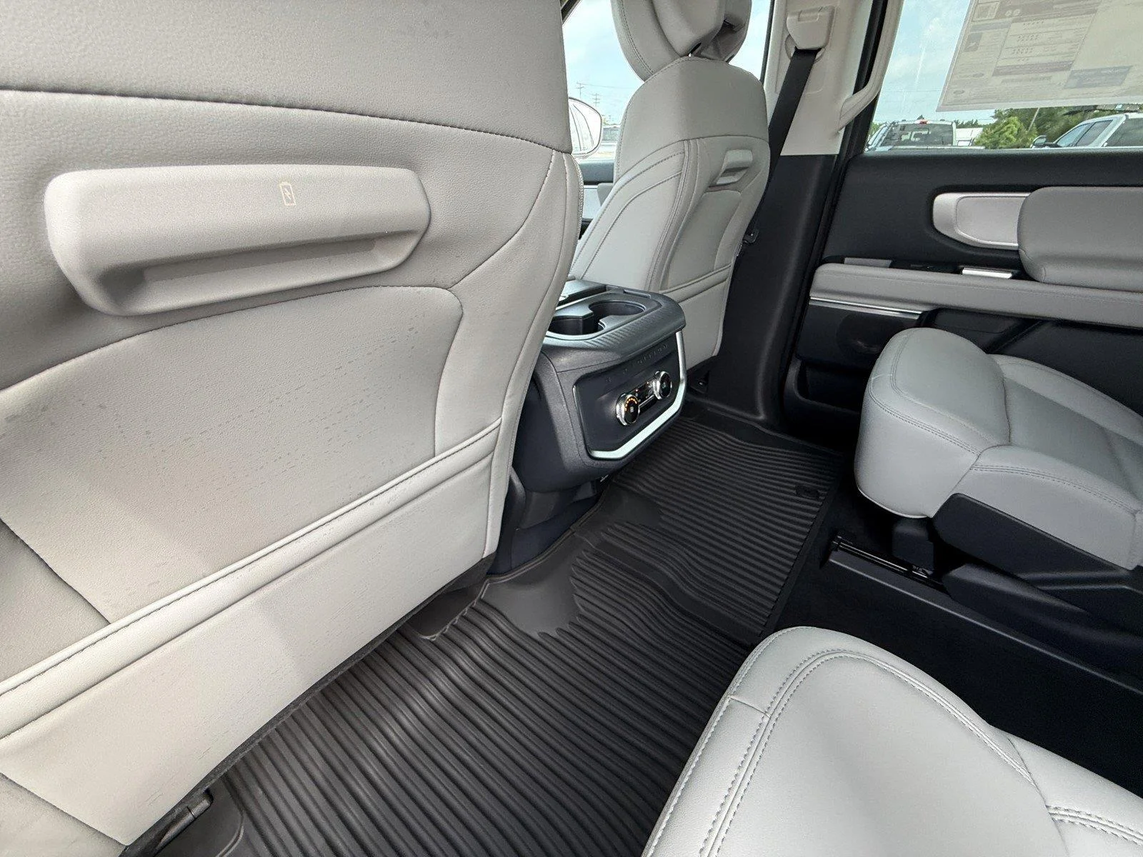New 2027 Star White Metallic Tri-Coat Ford MAX Active image 22