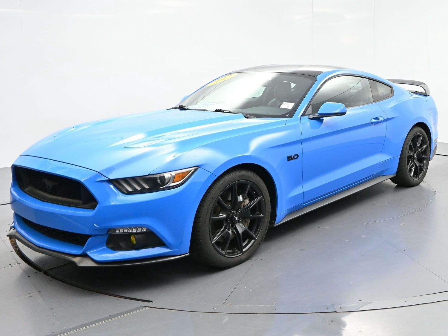 Used 2017 Grabber Blue Ford GT Premium image 3