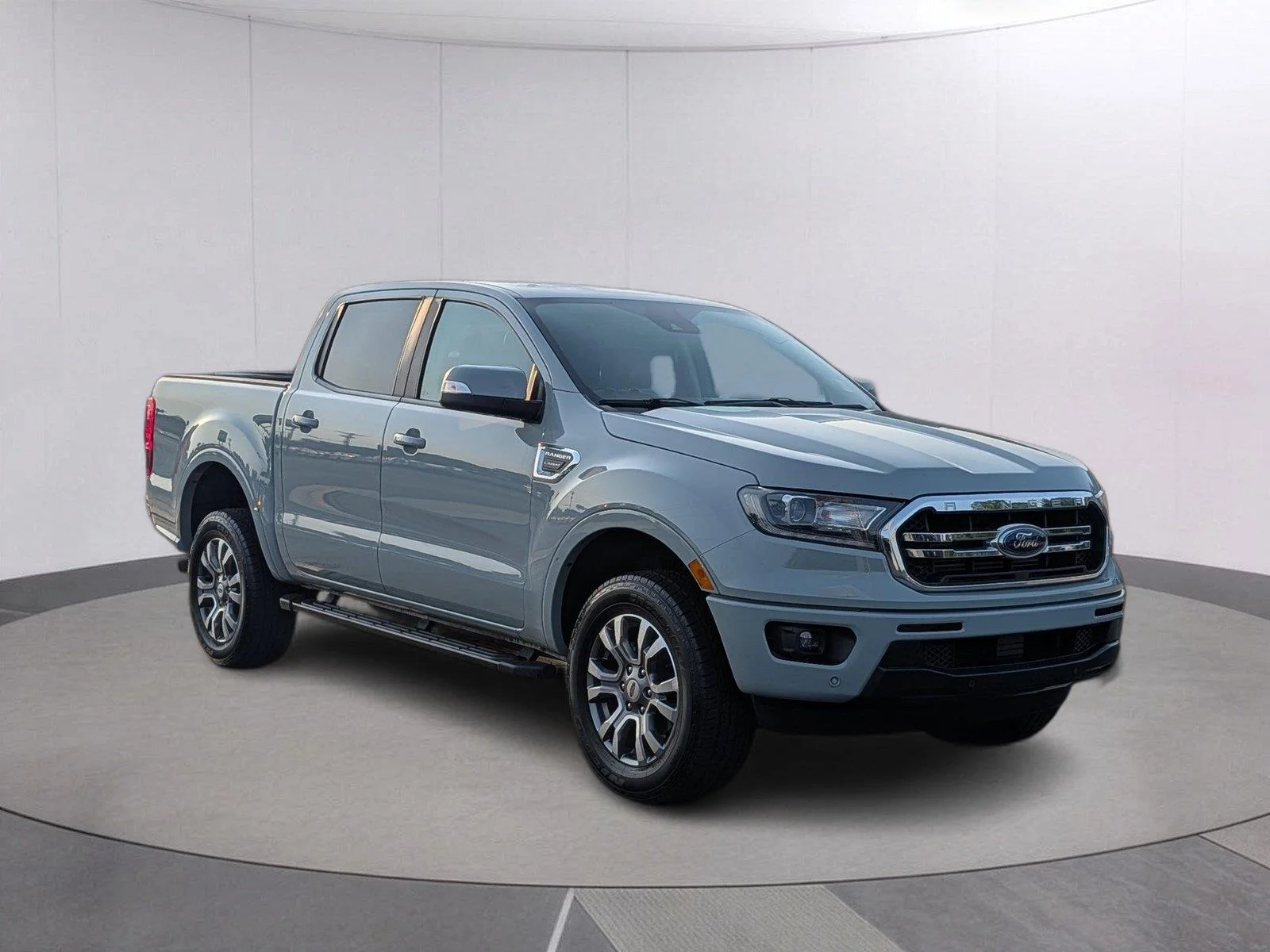 Used 2022 Cactus Gray Ford LARIAT image 9