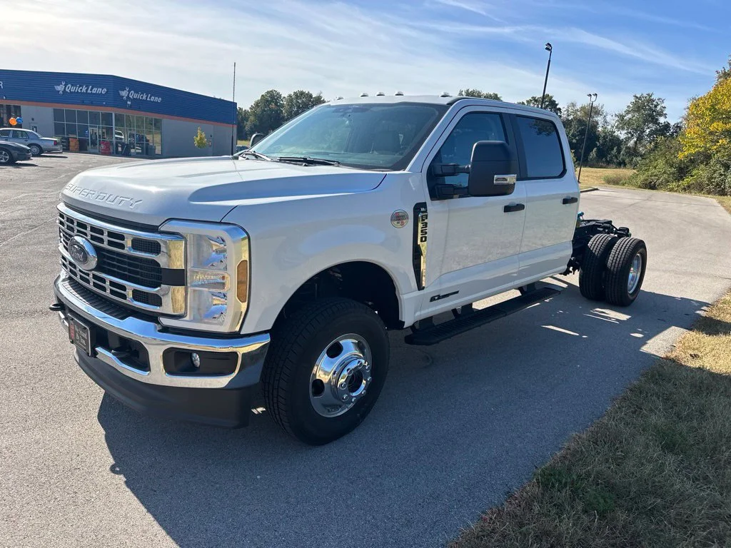 New 2026 Oxford White Ford F-350® XL image 3