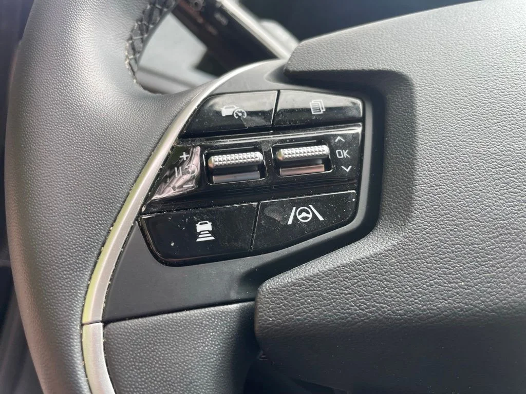 Used 2024 Gravity Blue Kia Light image 11