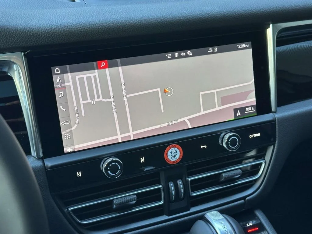 2026 Porsche Macan - Photo 23