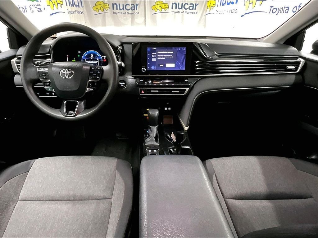 Used 2025  Toyota LE image 21