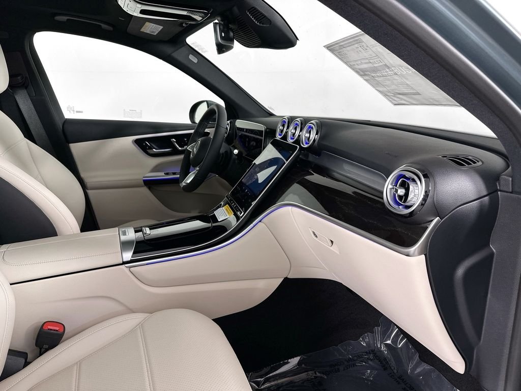 New 2026 Verde Silver Metallic Mercedes-Benz GLC 300 image 31