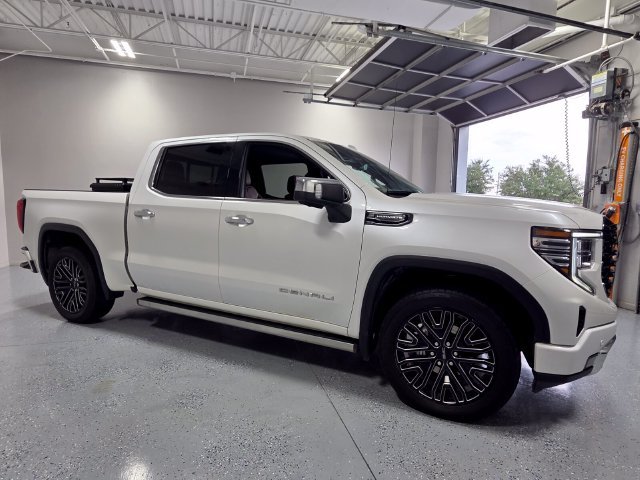 Used 2022 White GMC Denali Ultimate image 15