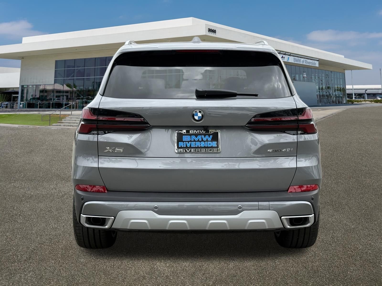 New 2026 Skyscraper Grey Metallic BMW sDrive40i image 9