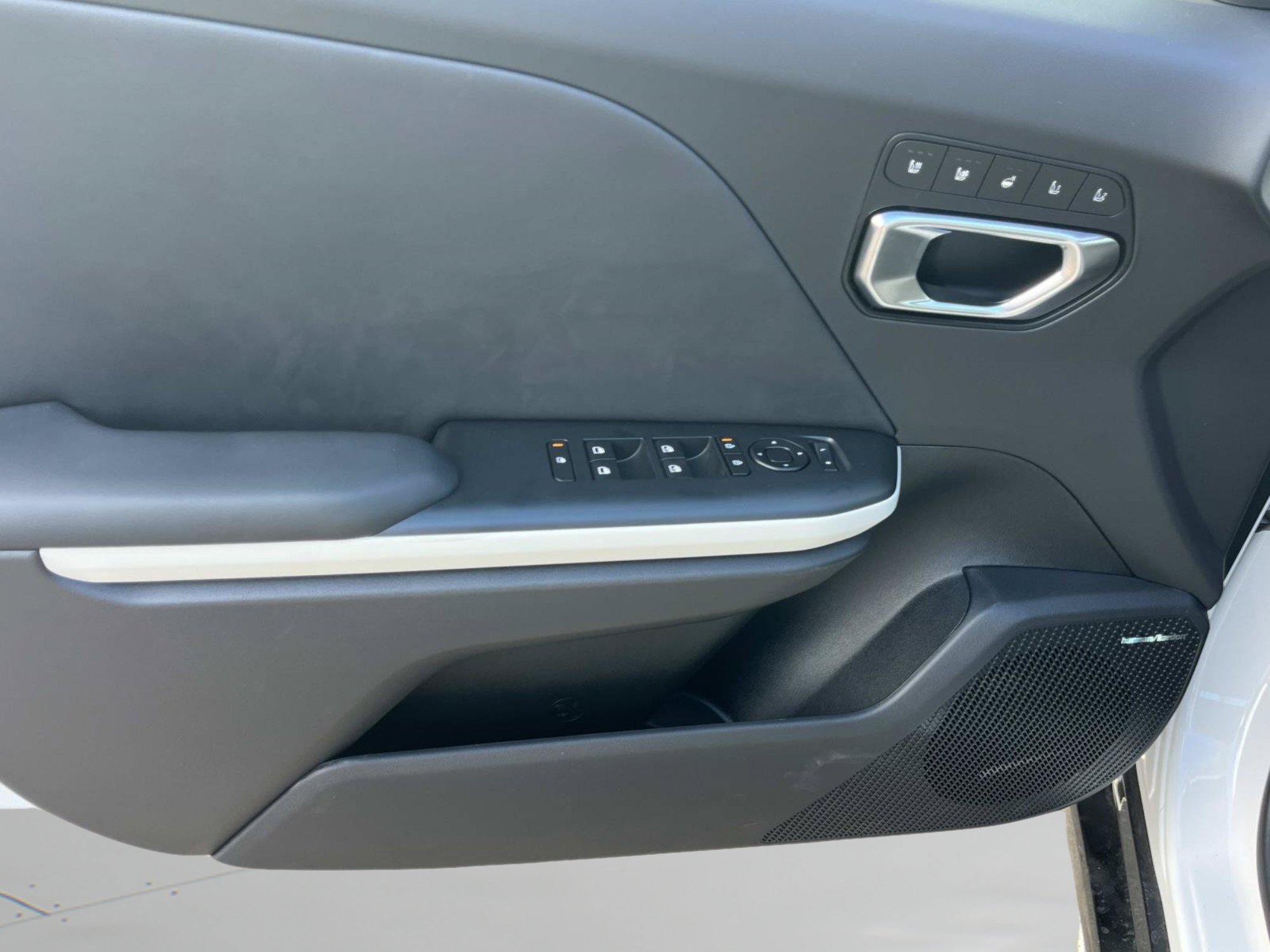 New 2026 Snow White Pearl Kia GT-Line image 18
