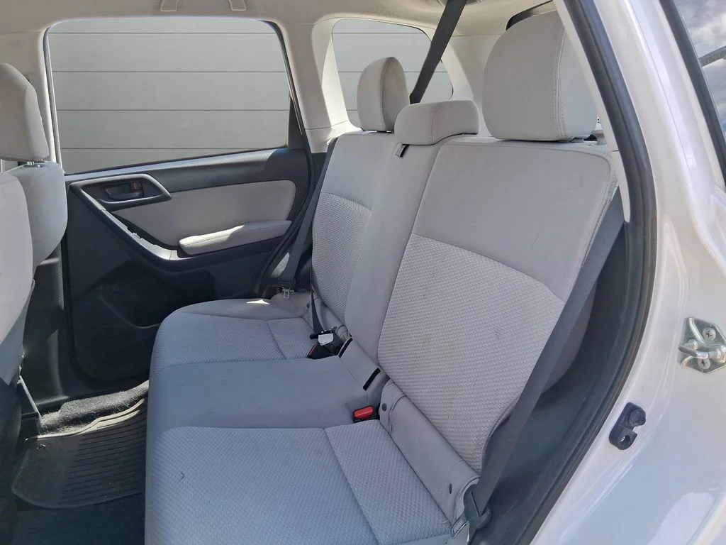 Used 2014 White Subaru 2.5i image 11