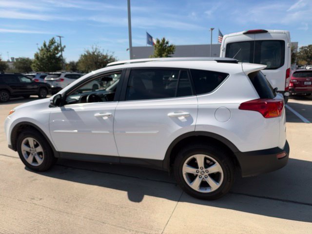Used 2015 Super White Toyota XLE image 5