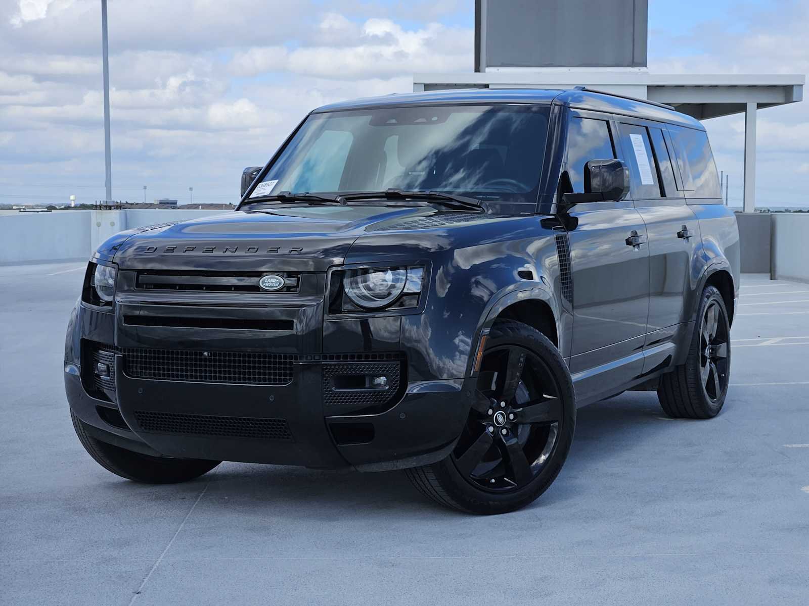 2025 Land Rover Defender X-Dynamic SE