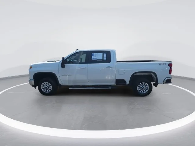 Used 2025 White Chevrolet LT image 5
