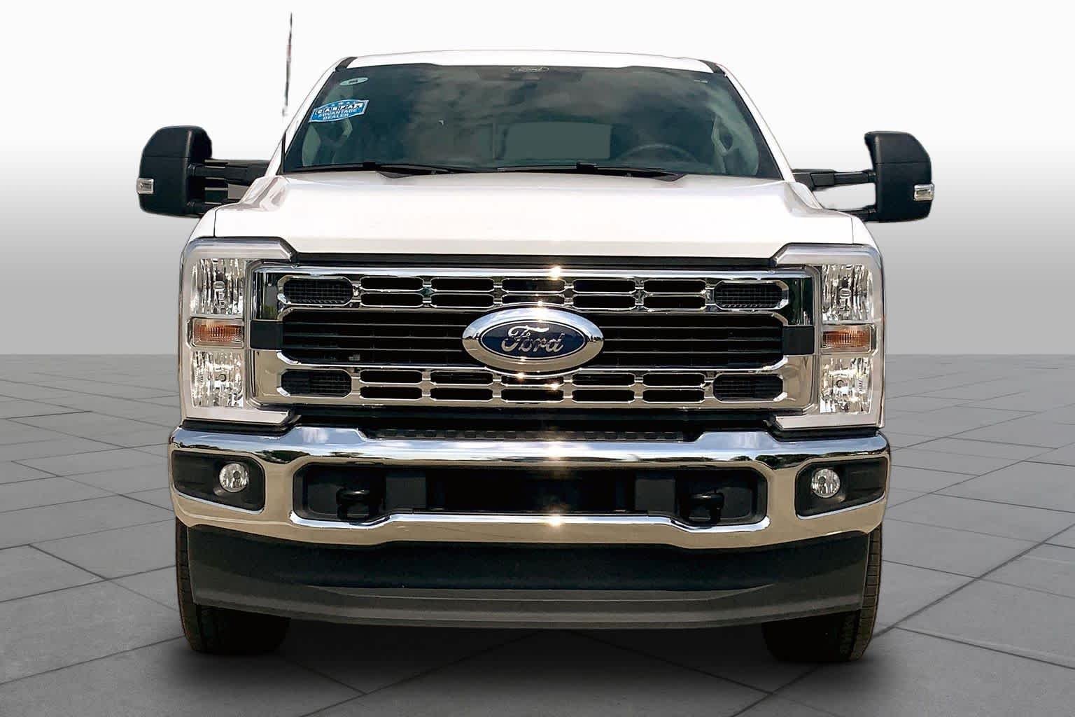 Used 2026 Oxford White Ford XLT image 4