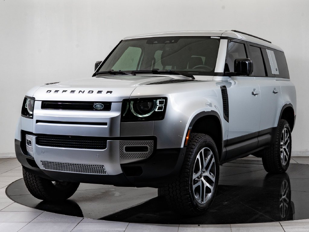 Used 2024 Hakuba Silver Metallic Land Rover S image 1