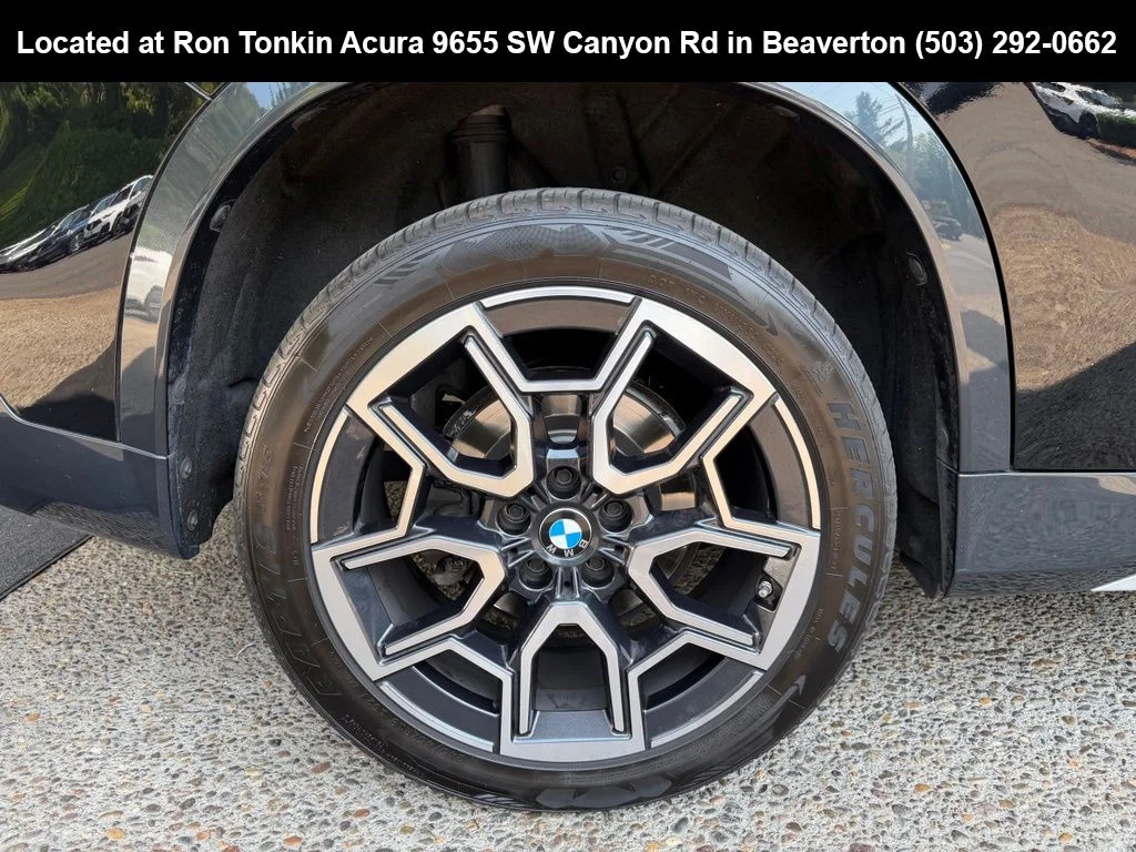 Used 2023 Jet Black BMW xDrive28i image 9