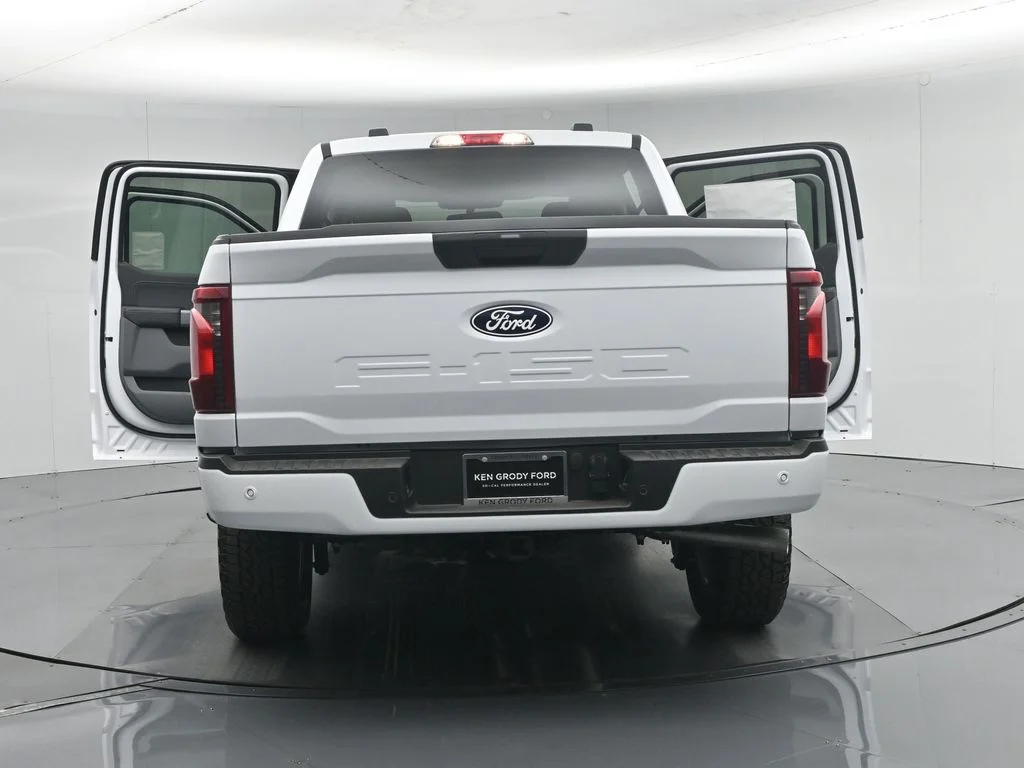 New 2026 Oxford White Ford XLT image 32