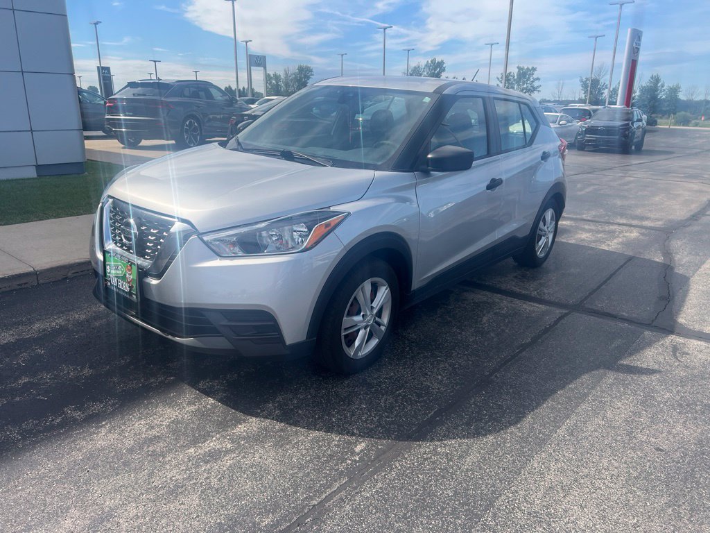 Used 2020 Brilliant Silver Metallic Nissan S image 6